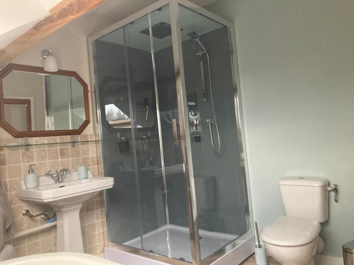 Salon-la-Tour Chambres & Table D'Hotes De La Vieille Ferme מראה חיצוני תמונה