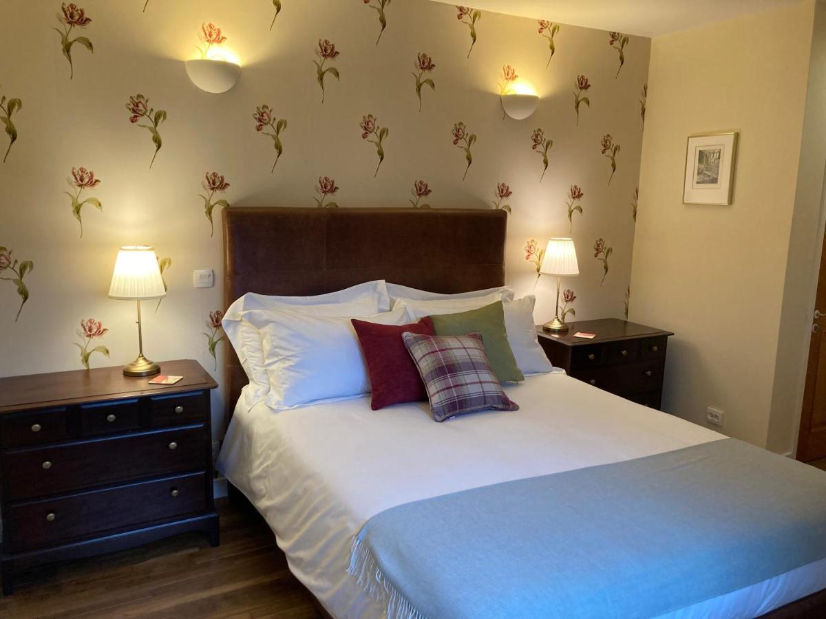 Salon-la-Tour Chambres & Table D'Hotes De La Vieille Ferme מראה חיצוני תמונה