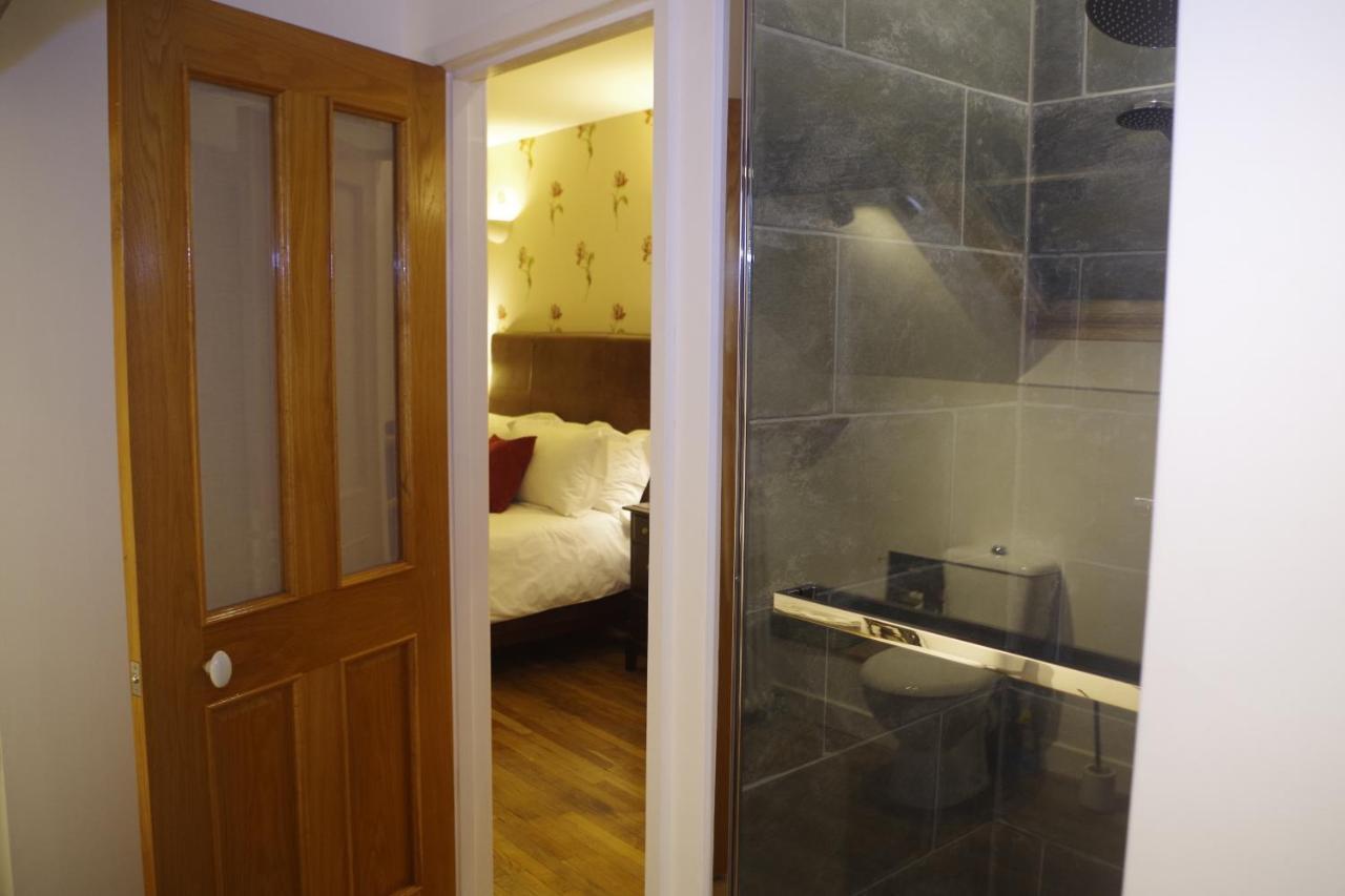 Salon-la-Tour Chambres & Table D'Hotes De La Vieille Ferme מראה חיצוני תמונה