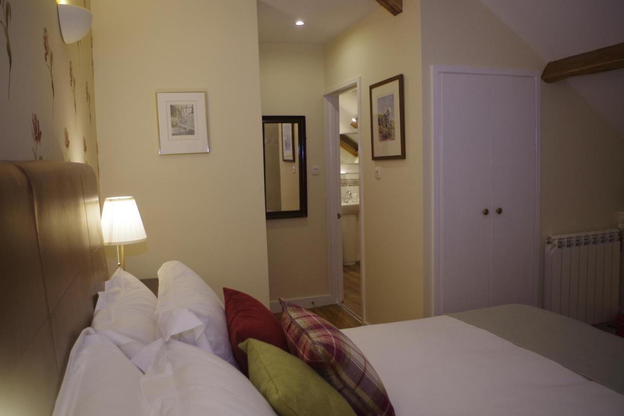 Salon-la-Tour Chambres & Table D'Hotes De La Vieille Ferme מראה חיצוני תמונה