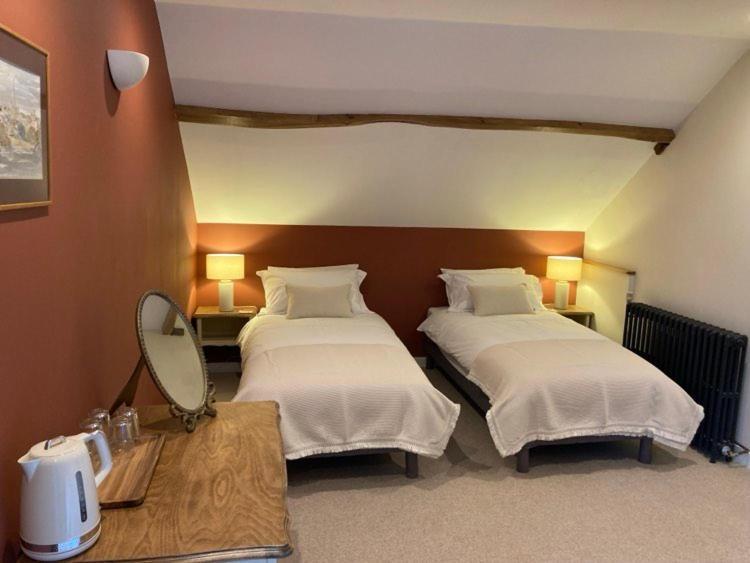 Salon-la-Tour Chambres & Table D'Hotes De La Vieille Ferme מראה חיצוני תמונה