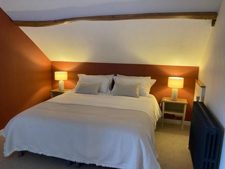 Salon-la-Tour Chambres & Table D'Hotes De La Vieille Ferme מראה חיצוני תמונה